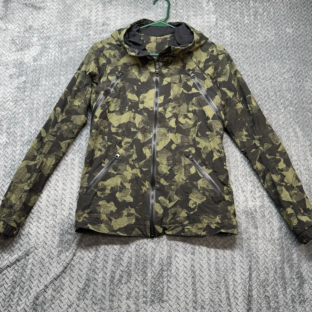 Lululemon Rise and Shine Jacket Women's Size 4 Green Camo Hooded Full Zip Active